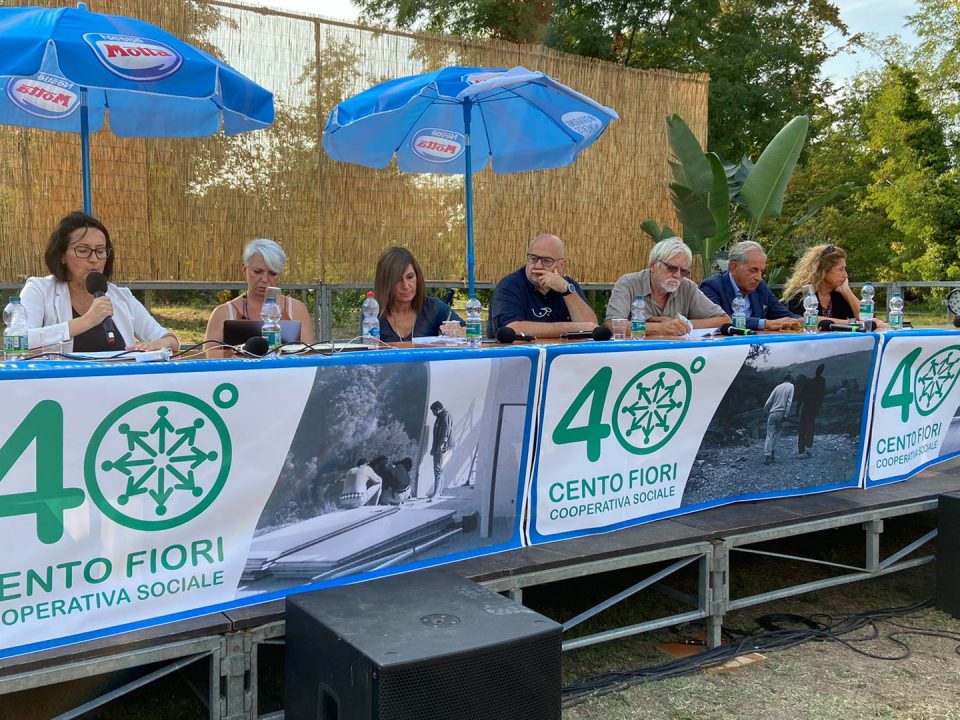 Tavola dei relatori per il 40° anniversario della Cooperativa Sociale Cento Fiori