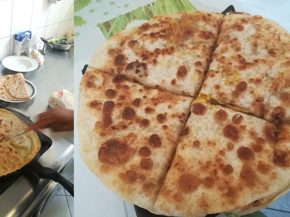 Immagine della preparazione del Chapati, pane pakistano salato o, se dolce, Parata